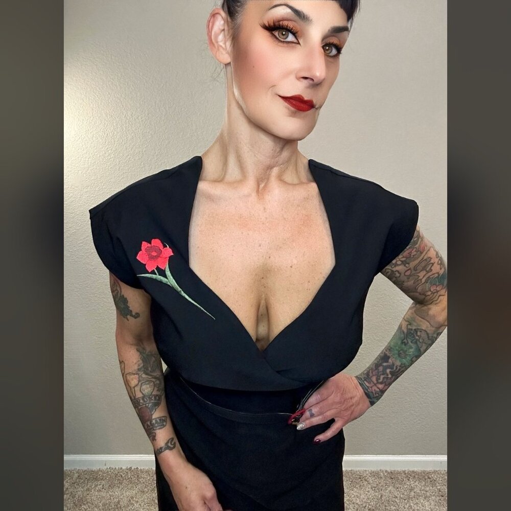 Black NWOT Stop Staring Bodycon Roses Pinup Rockabilly Retro Midi Swing 30s XL - Picture 6 of 13